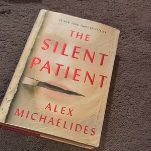 The Silent Patient — Beige Cover with Red Title Accents